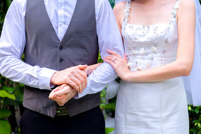 Bouquet in the hands of the groom. to make a happy wedding gift to a young bride.