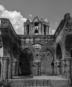 Old ruin building against sky