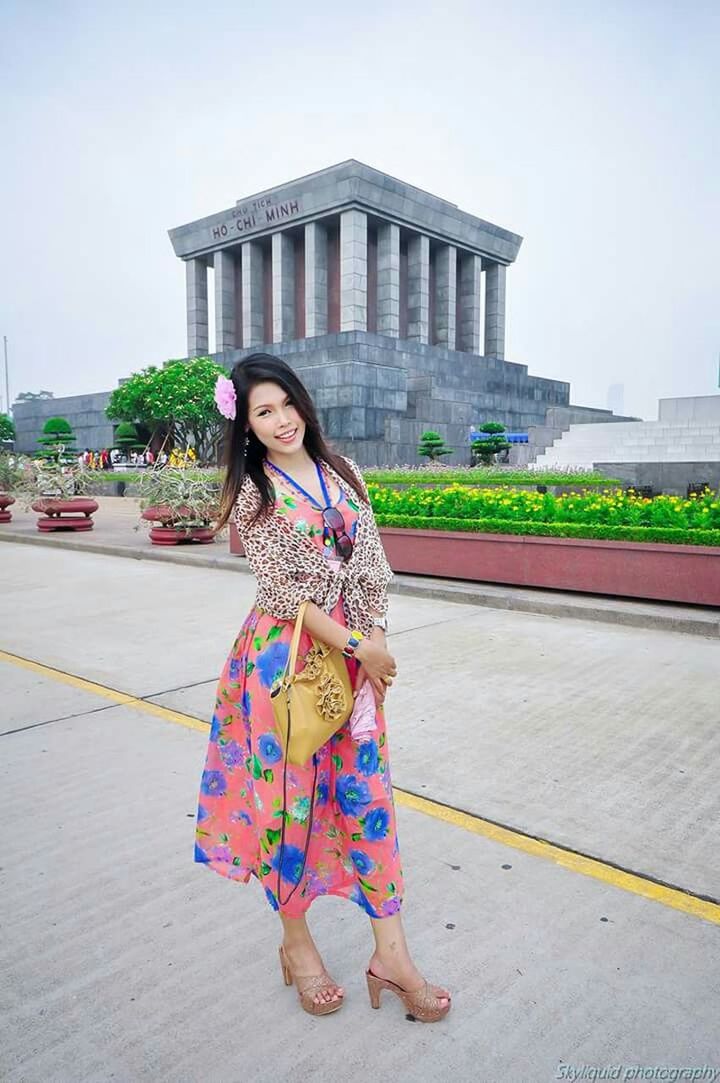 architecture, building exterior, built structure, young adult, person, lifestyles, casual clothing, portrait, looking at camera, leisure activity, young women, front view, standing, smiling, full length, clear sky, happiness, three quarter length