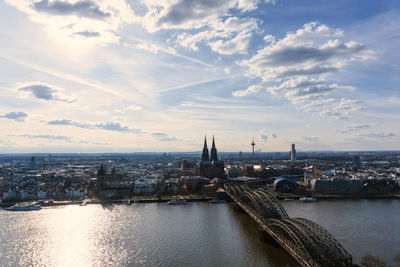 Silhouette of cityscape against sky