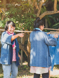 Full length of mother and daughter outdoors