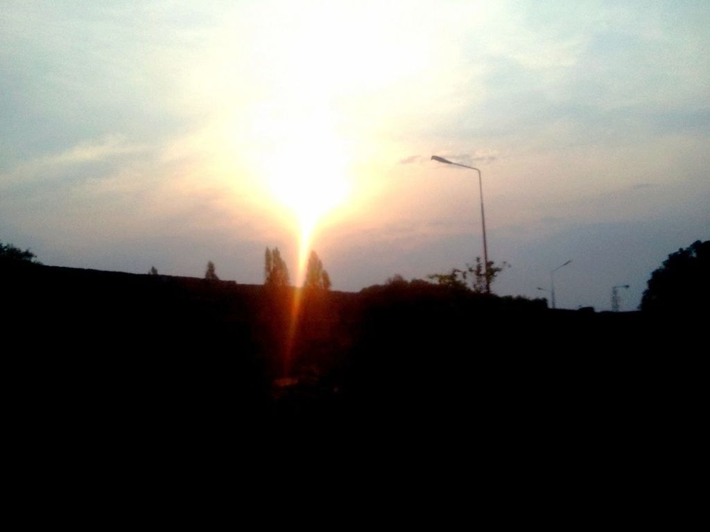 silhouette, sun, sunset, sky, sunlight, tranquility, tranquil scene, tree, sunbeam, beauty in nature, scenics, nature, electricity pylon, lens flare, power line, cloud - sky, street light, landscape, dark, outdoors