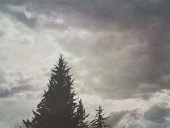 Low angle view of cloudy sky