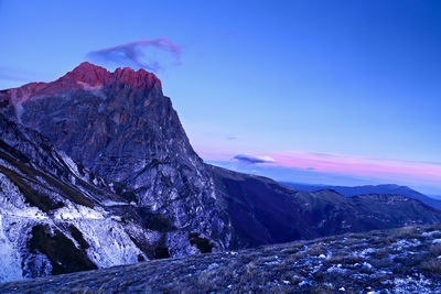 Amazing campo imperatore sunrise view in abruzzo