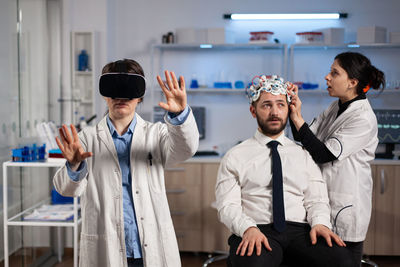 Doctors experimenting with vr in laboratory