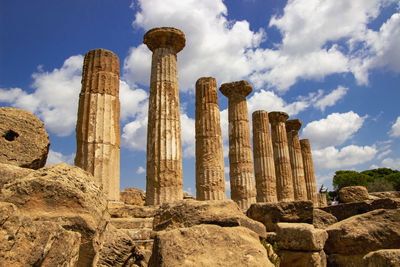 Empio della concordia temple of peace in valley of the temples in agrigento, sicily