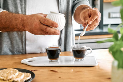 Moka Pouring