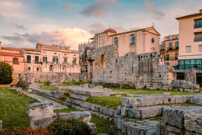 Temple of apollo in the centre of ortigia, syracuse at sunset