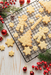 Tasty homemade christmas cookies. baked traditional gingerbread cookies and decorations.