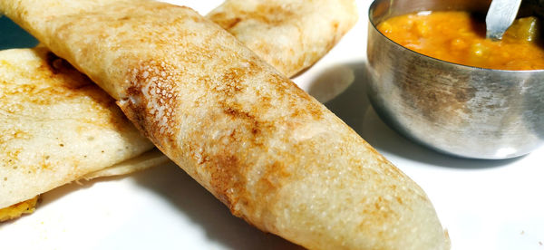 Close-up of bread in bowl on table