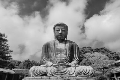 Statue against sky