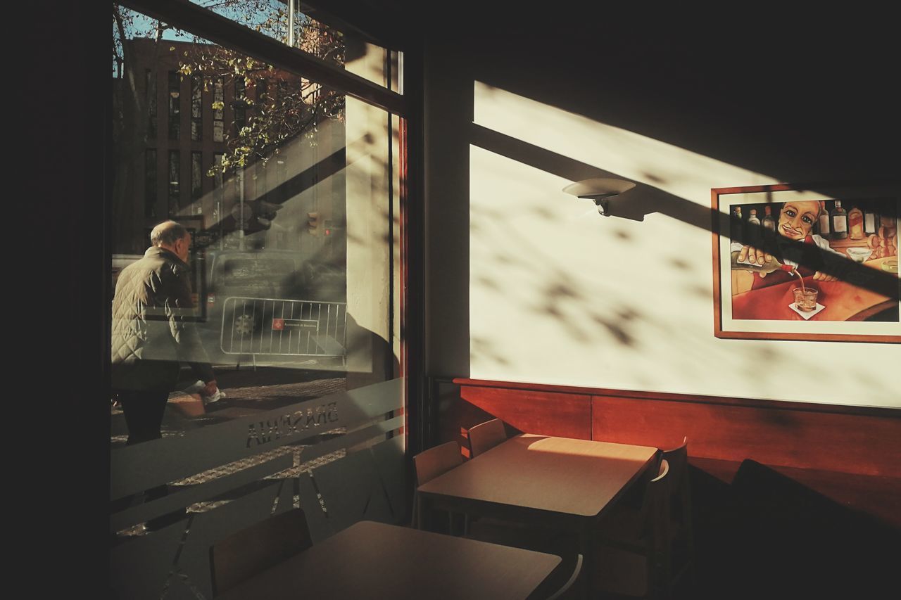 REFLECTION OF WINDOW ON GLASS TABLE