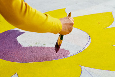 Brush colors on the playground surface