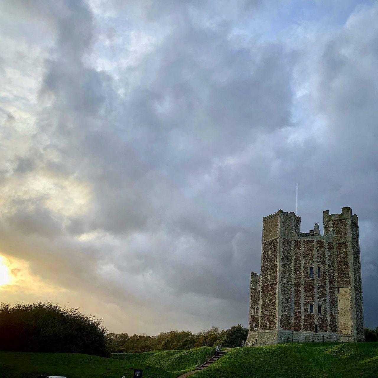 LOW ANGLE VIEW OF BUILDINGS ON FIELD AGAINST SKY