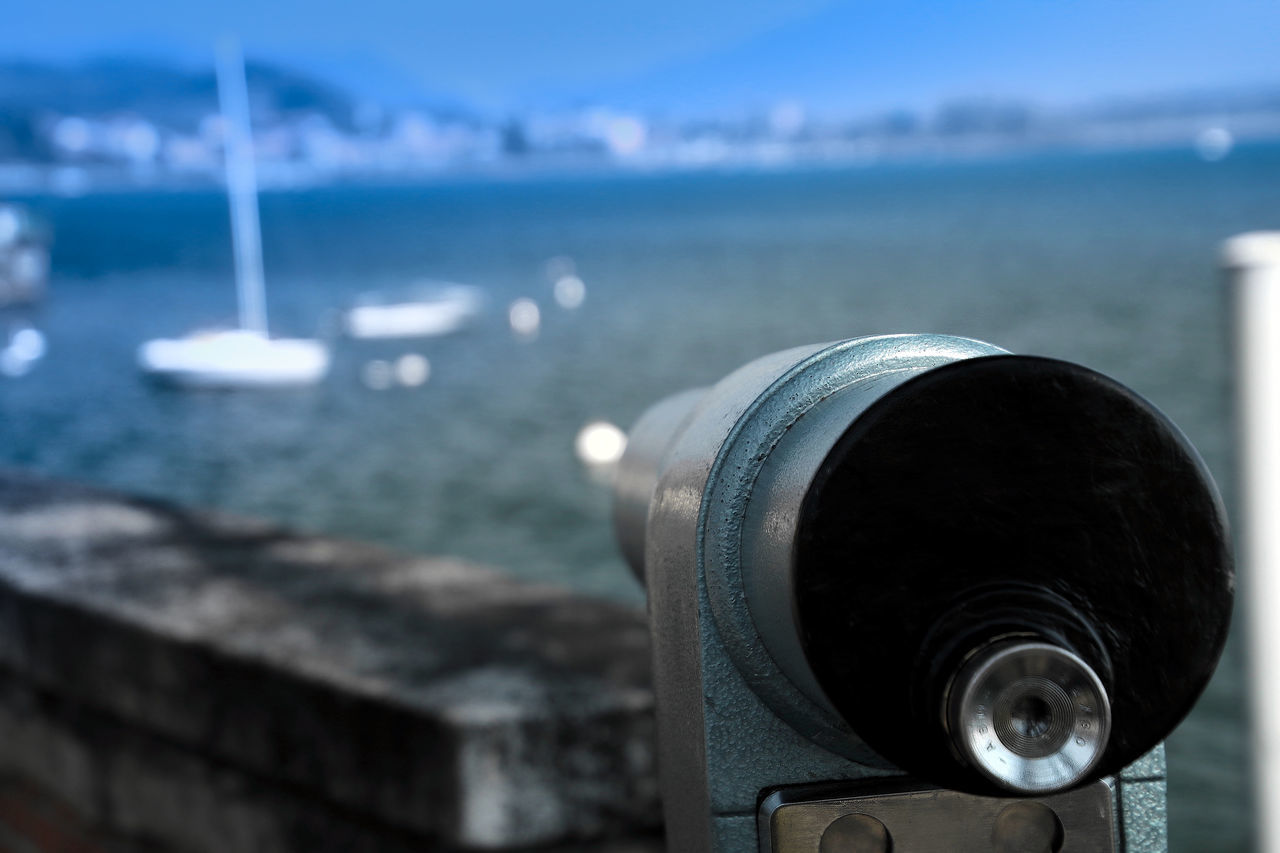 Coin-operated binoculars