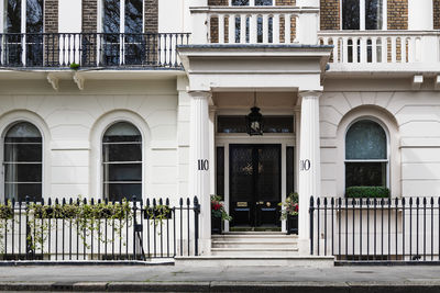 Classic georgian style london townhouse with black door and white facade