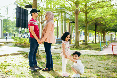 Full length of mother and daughter in park