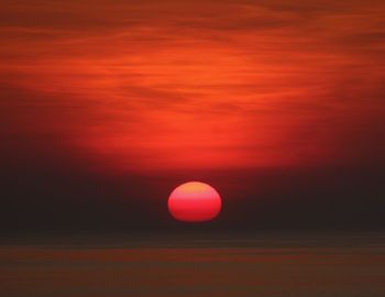 Scenic ocean view of romantic sky at sunrise