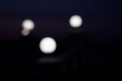 Defocused image of lights against black background