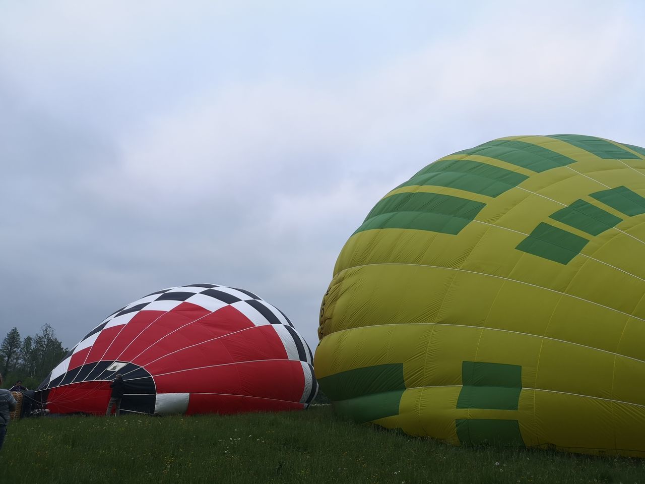 MULTI COLORED HOT AIR BALLOONS ON FIELD