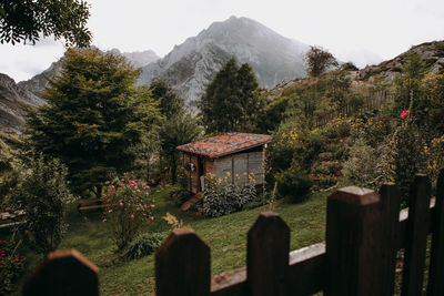 Little hut in the middle of trees and mountains 