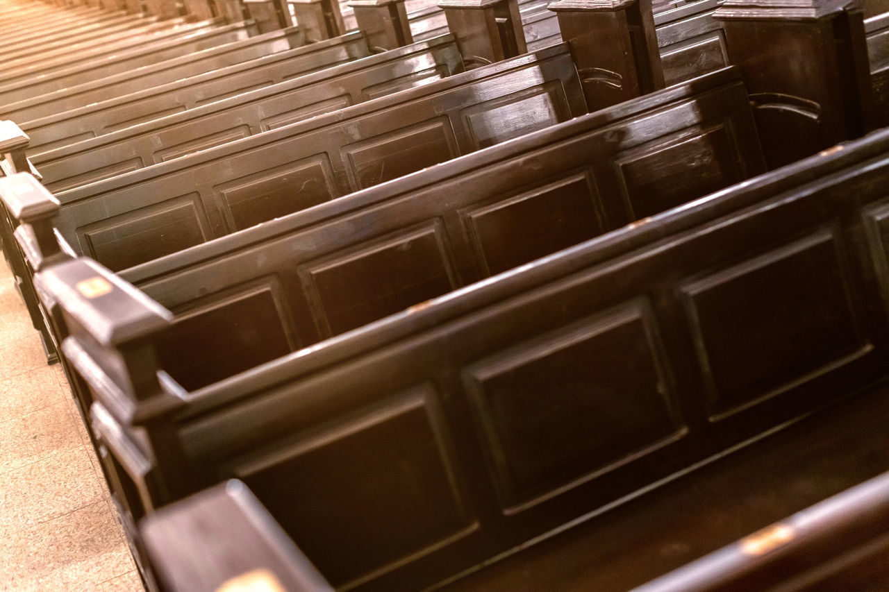 CLOSE-UP OF EMPTY CHAIRS IN ROW