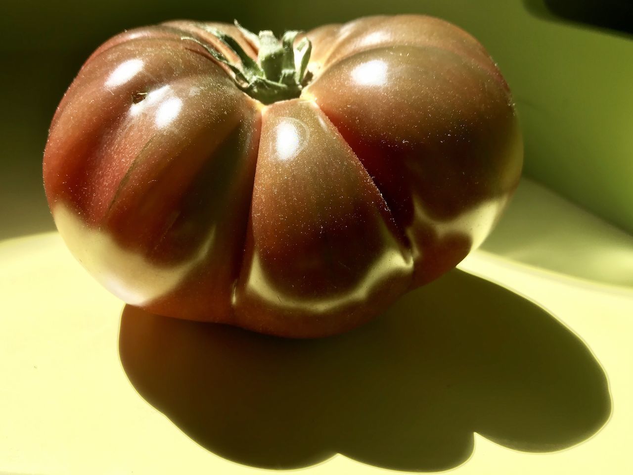 CLOSE-UP OF FRUIT IN PLATE ON TABLE