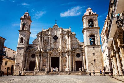 Catedral de san cristobal de la habana against blue sky on sunny day