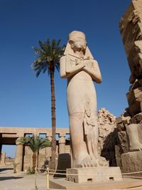 Statue of ramses ii and his queen, nefertari, karnak, egypt