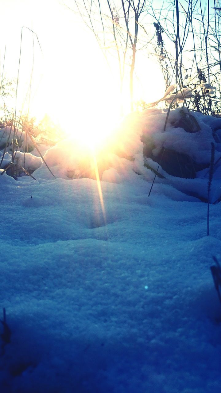 sun, sunbeam, tranquility, tranquil scene, sunlight, winter, lens flare, snow, cold temperature, beauty in nature, scenics, nature, sunset, landscape, sky, mountain, bright, bare tree, clear sky, tree