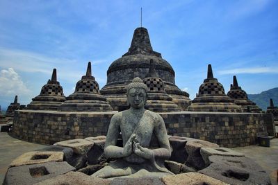 Statue of temple against sky