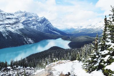 Scenic view of peyto lake against cloudy sky during winter