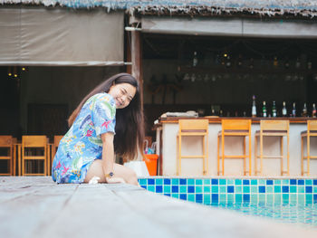 Side view of young woman standing in city