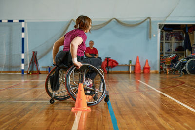 Side view of woman exercising in gym