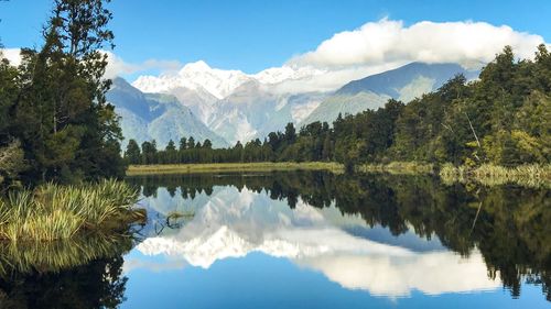 Panoramic view of lake and mountains against sky