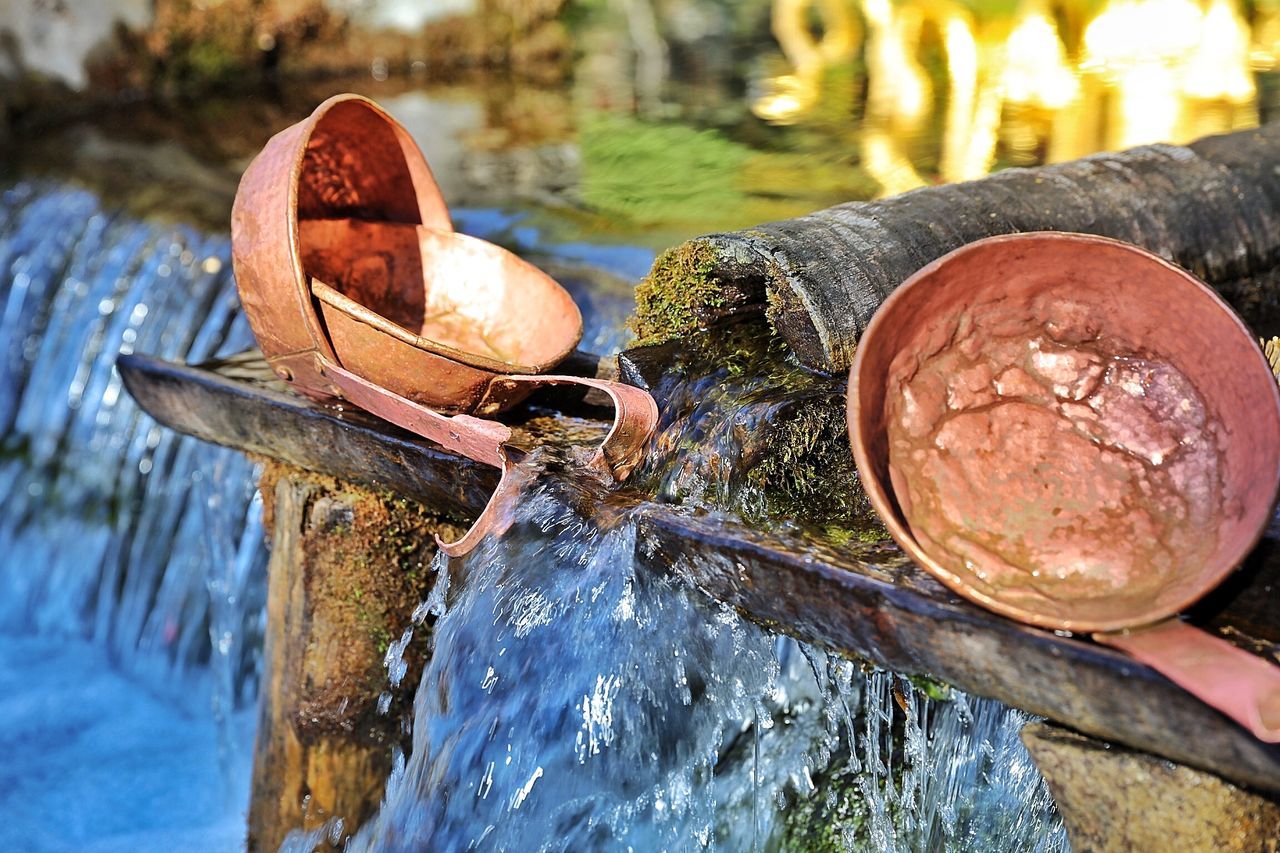 close-up, rusty, metal, focus on foreground, wood - material, old, metallic, wooden, day, outdoors, selective focus, chain, weathered, no people, still life, reflection, wood, water, padlock, table