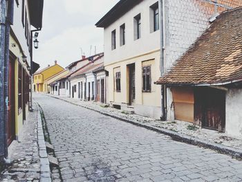 Narrow alley in city