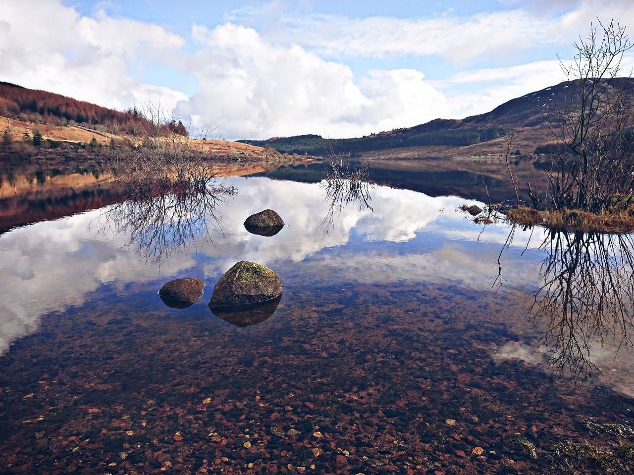 tranquil scene, tranquility, nature, scenics, beauty in nature, no people, reflection, water, outdoors, sky, lake, day, mountain, landscape