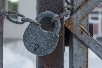 Close-up of rusty chain