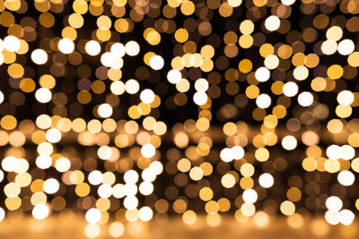 Bokeh effect of yellow lights shining in the dar. christmas time, magical, glittering sparkles. 