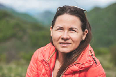 Portrait of a smiling young woman outdoors