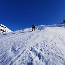 People on snowcapped mountain against sky
salita ai piani di campagneda valmalenco