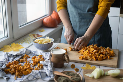 Midsection of man preparing food on table
