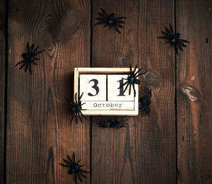 Information sign on wooden table