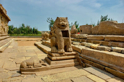 Chennai, india lion monolith stone sculpture built inside mahabalipuram in the state of tamil nadu