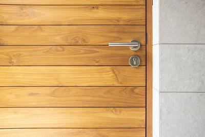 Stainless steel door handle and wooden door