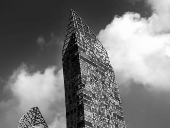 Low angle view of cloudy sky
