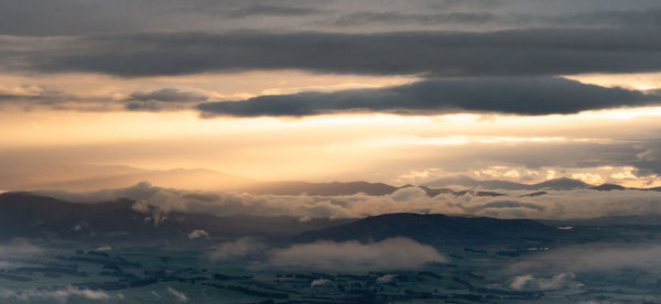 Panoramic view on sunrise over the green valley. kepler track, fiordland national park, new zealand