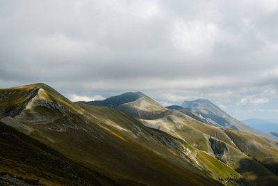 Scenic view of mountains against sky in montemonaco, marche italy 