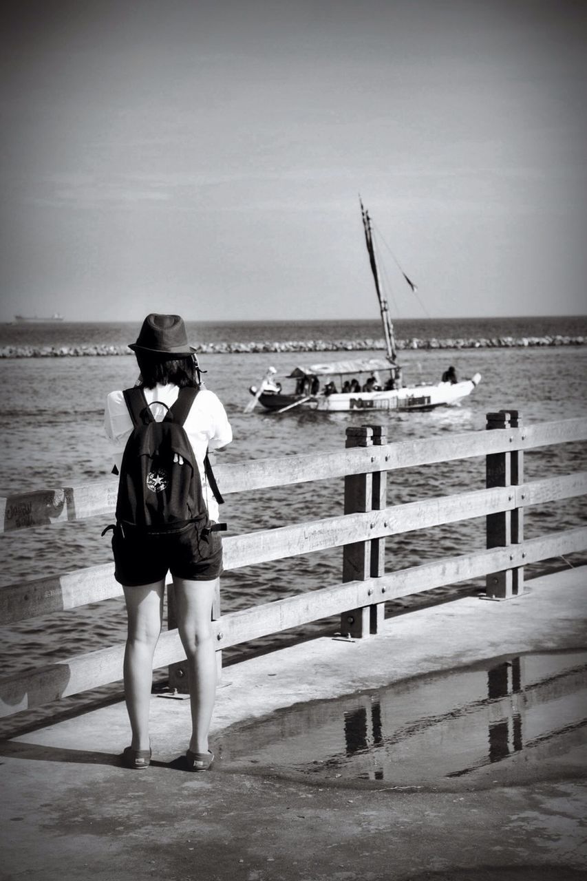 sea, horizon over water, full length, water, beach, lifestyles, rear view, leisure activity, sky, shore, casual clothing, men, standing, person, vacations, nature, day